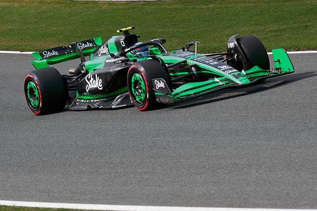 爱游戏体育-索伯车队绝杀哈斯车队，汉密尔顿点燃赛场