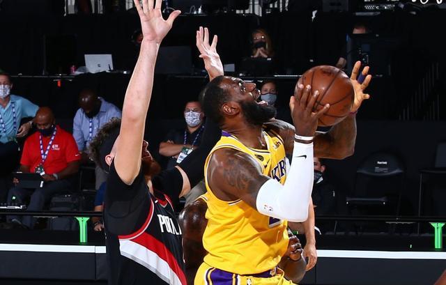 山东队横扫猛龙，麦科勒姆刷新纪录