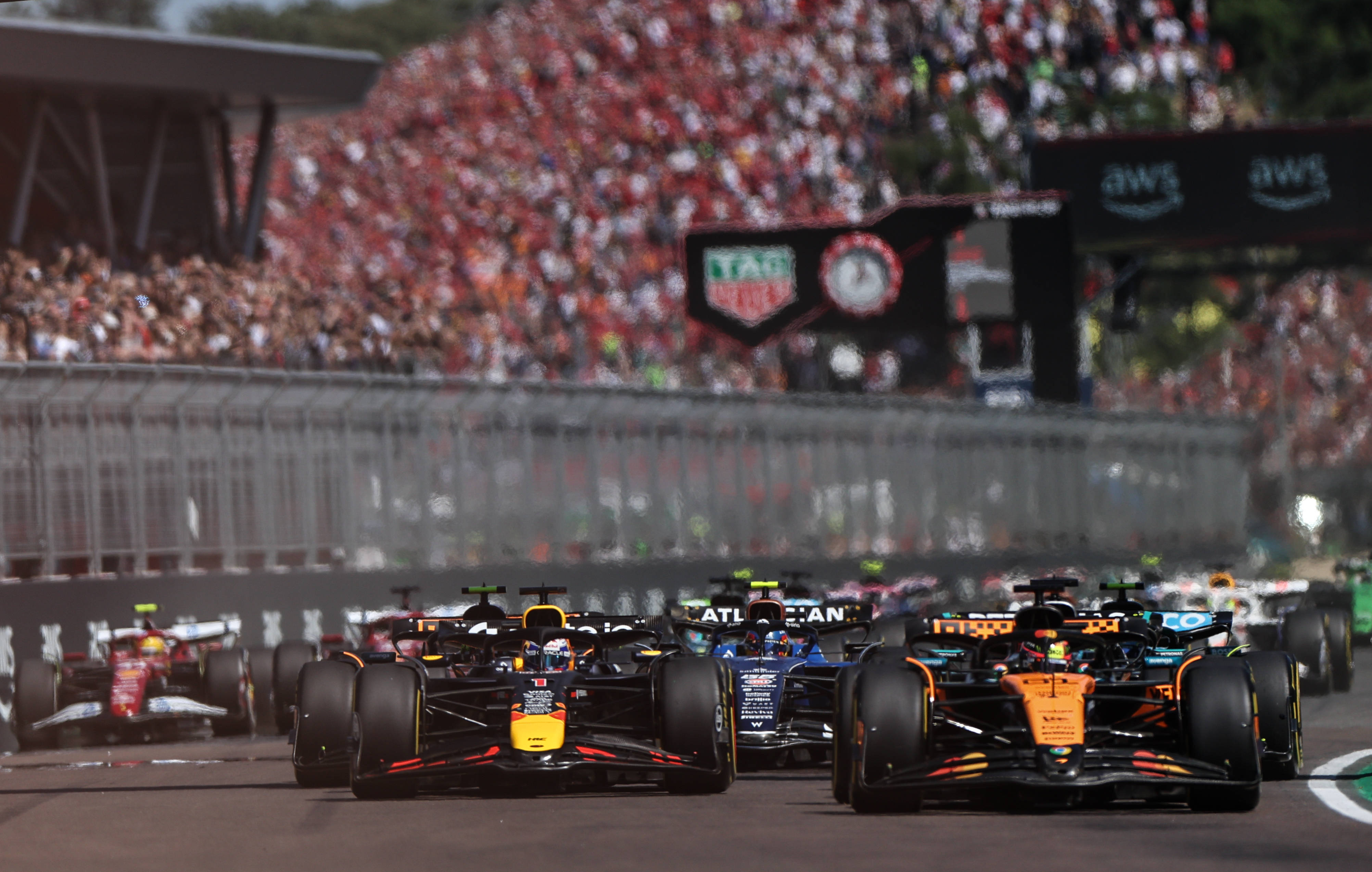 红牛二队完胜梅赛德斯，诺里斯点燃赛场