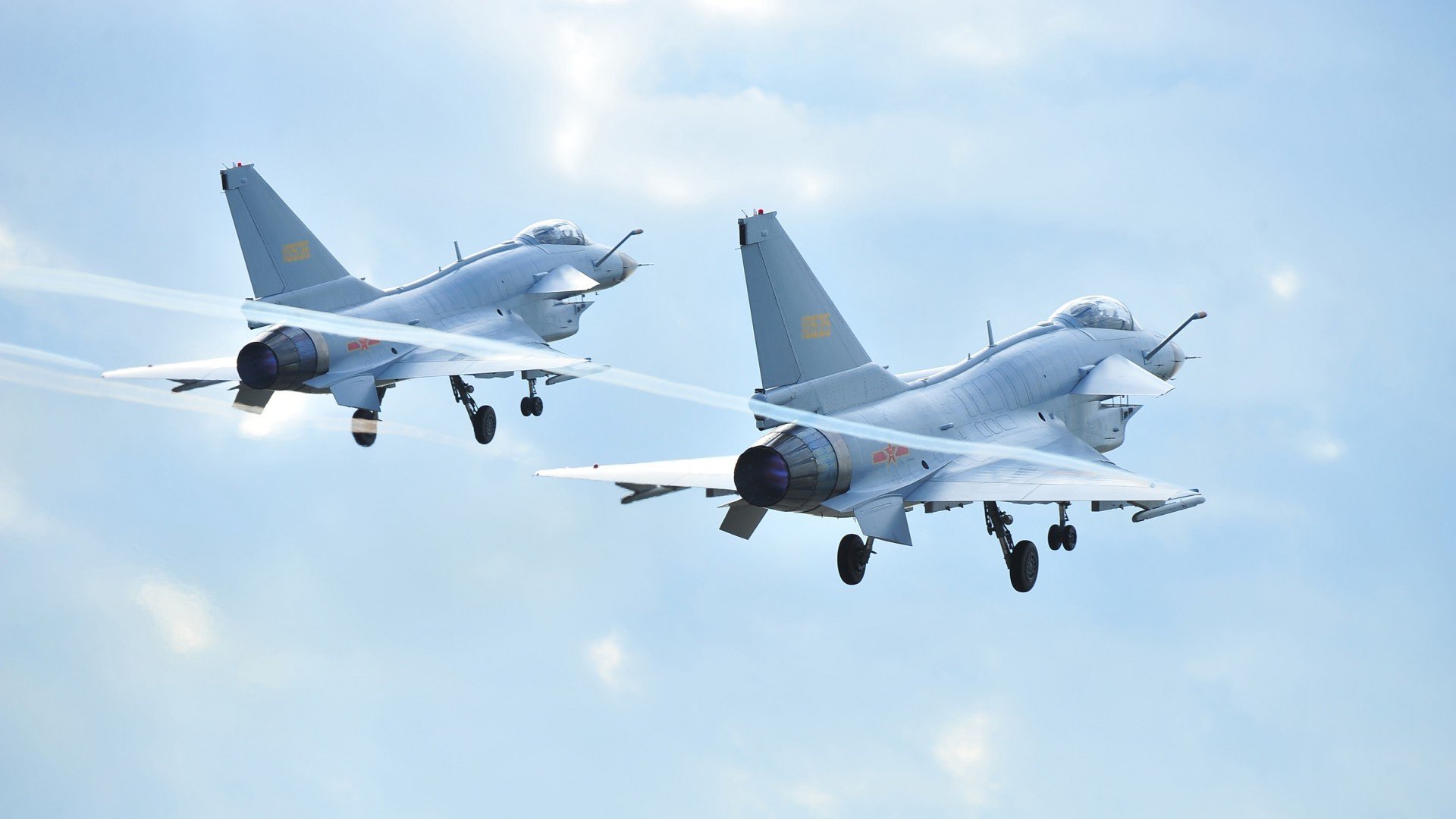 史诗翻盘!迈凯伦逆境重生碾压索伯,沉默领袖塞恩斯如何扛起全队希望?