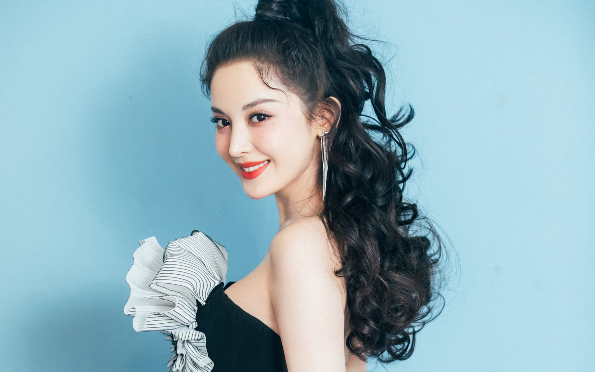 双城记，德甲争冠焦点战与爵士鏖战深圳队的战术交响与铁血意志