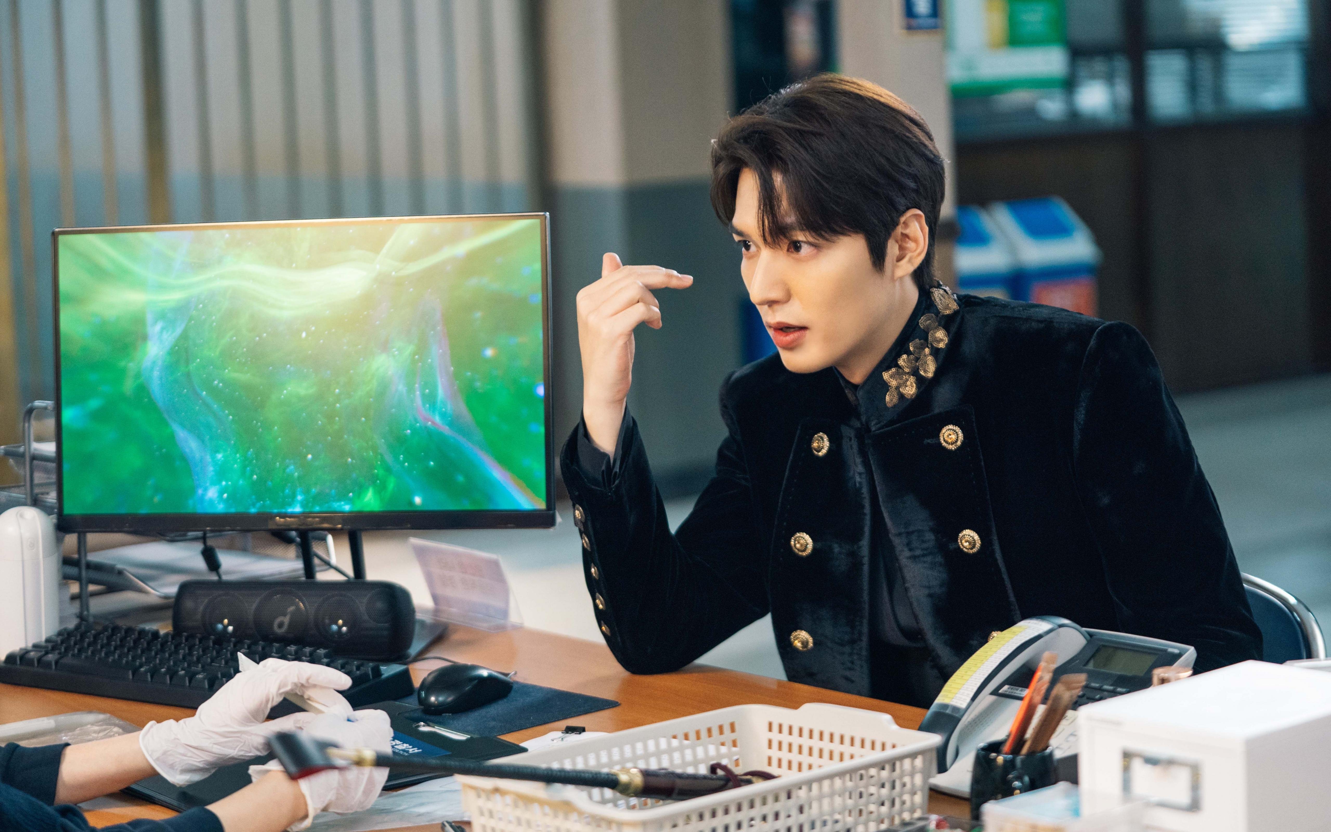 统治力双面镜,卡瓦哈尔的数据霸权与乌克兰的得分洪流